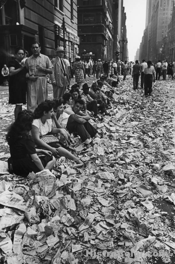 nyc-ticker-tape-parade-1945-colorized-historical-pictures