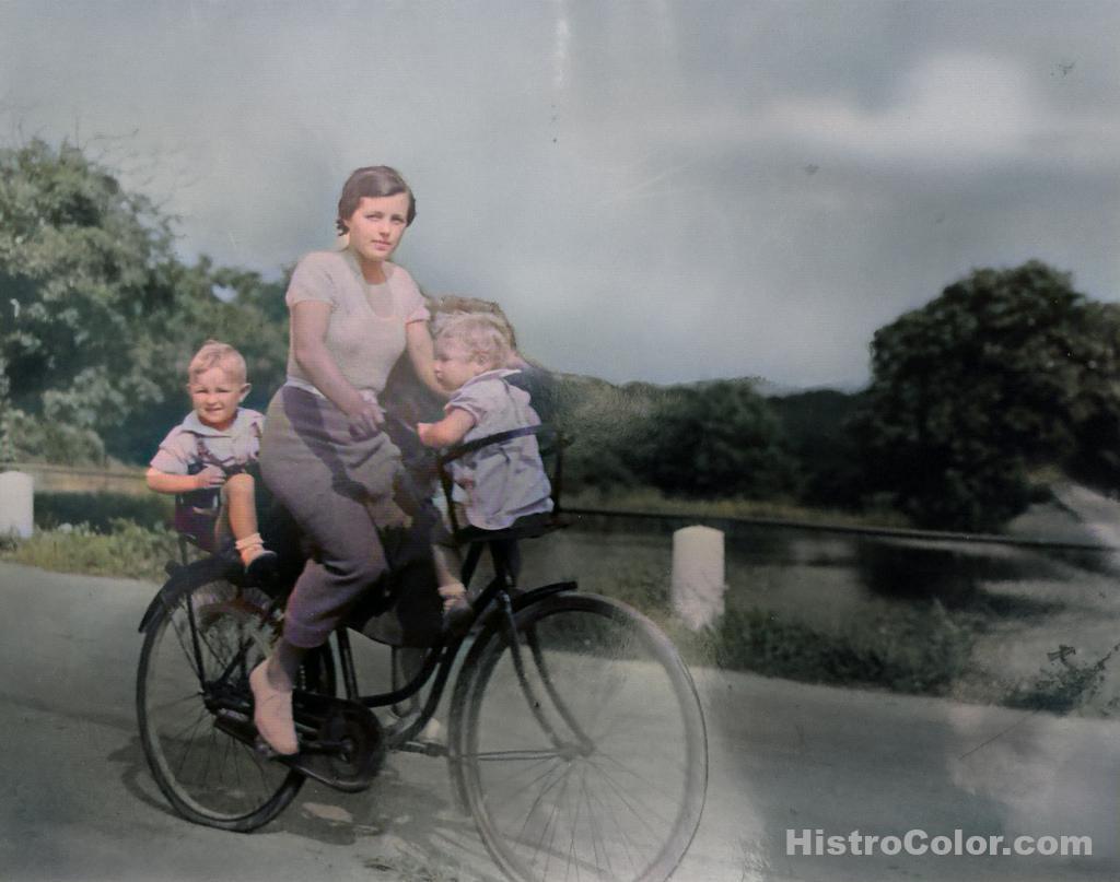 Mother on bicycle Copenhagen