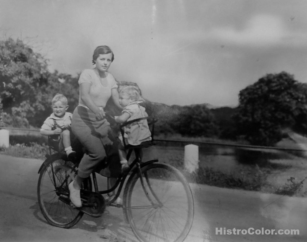 Mother on bicycle Copenhagen