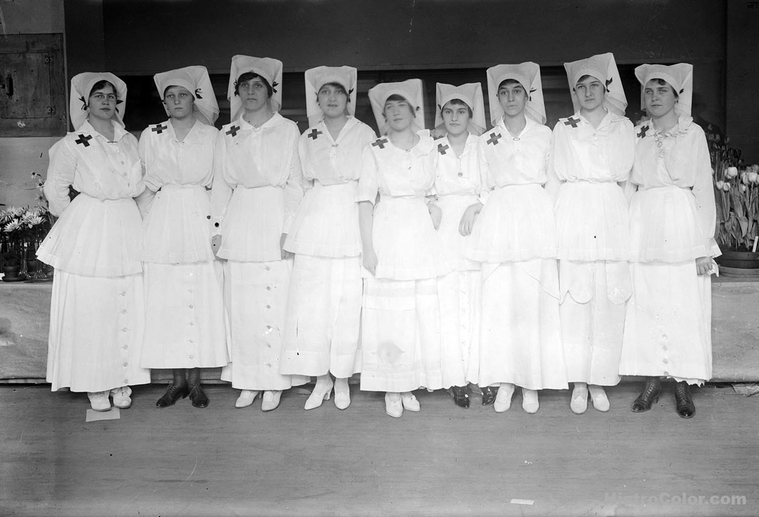 Red Cross Volunteers In WW1 – Colorized Historical Pictures